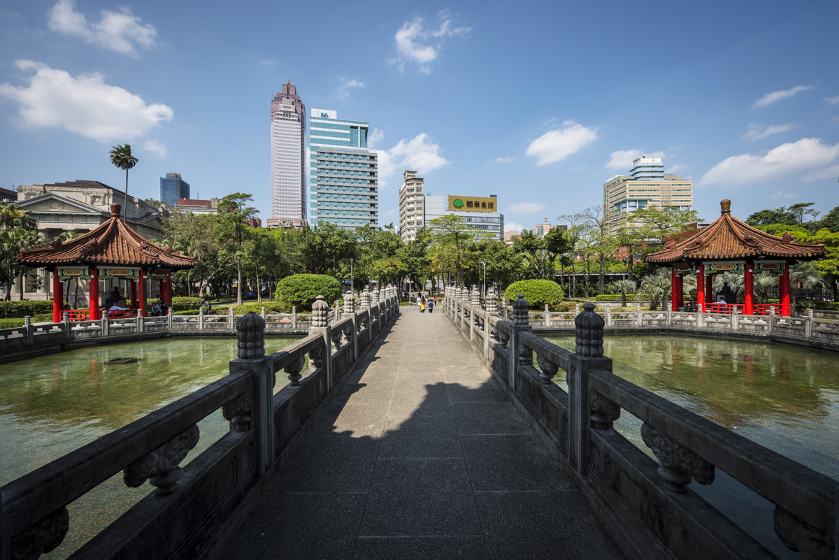 Wat te doen in Taipei - Temple Bridge in 228 Peace Memorial Park