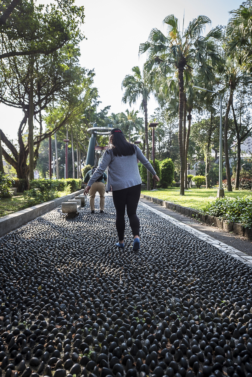 Wat te doen in Taipei - Heaven Road foot path in 228 Peace Memorial Park
