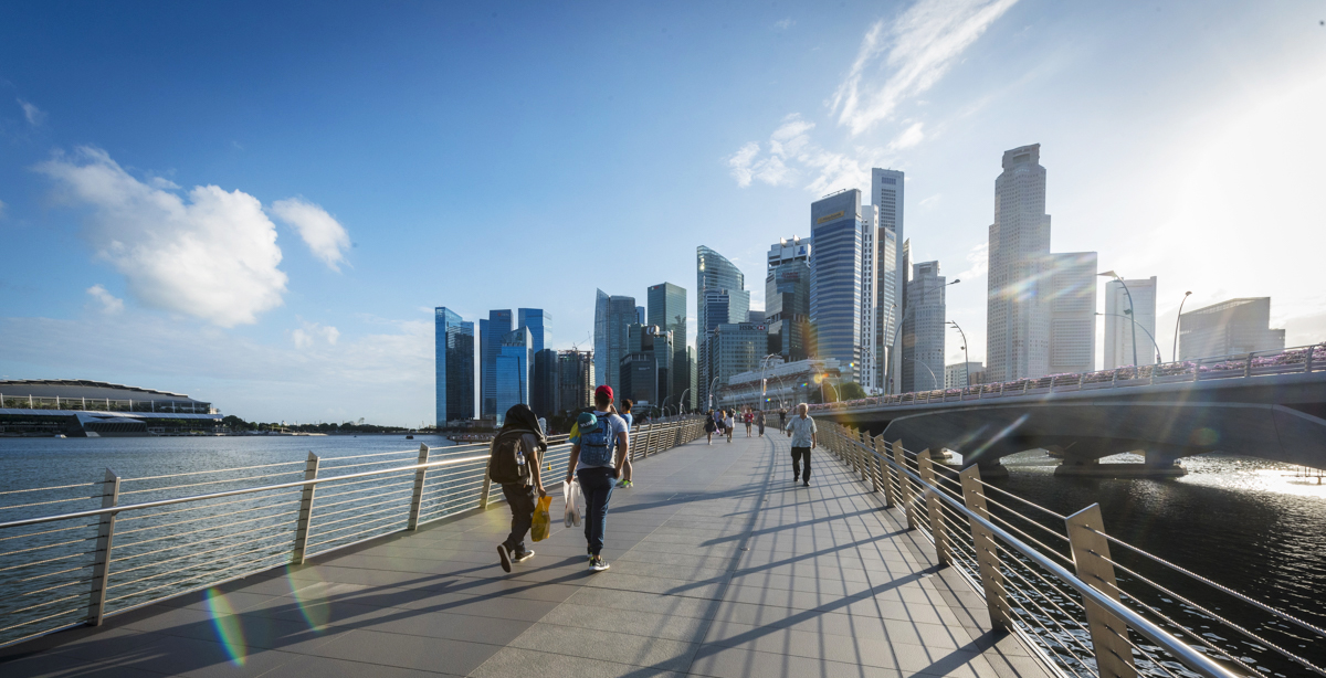 Wat te doen in Singapore: zicht op downtown vanop Jubilee Bridge