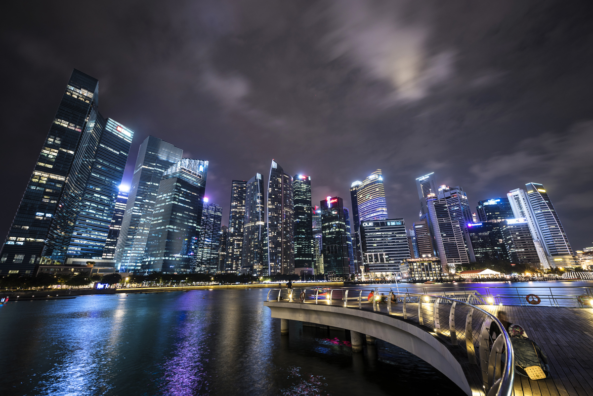 Wat te doen in Singapore - zicht op downtown vanaf Marina Bay Pier