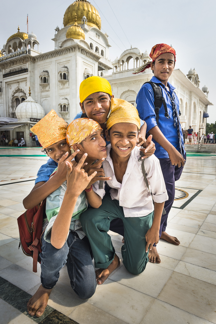 Bezienswaardigheden New Delhi - Jonge Sikhs in Gurudwara Bangla Sahib