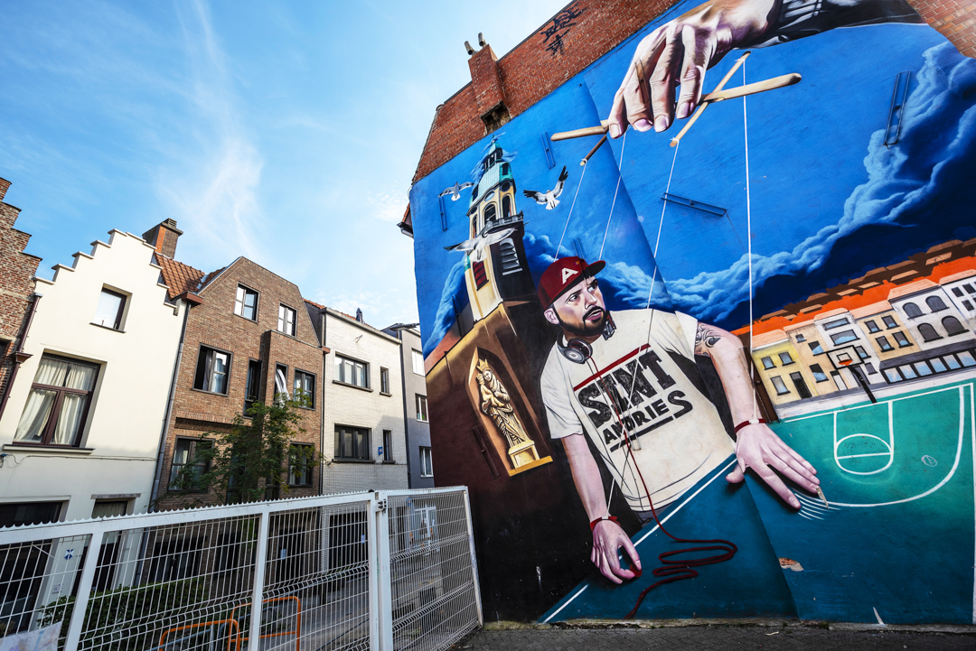 Street Art in Antwerpen - Sint-Andries MC's by Smates